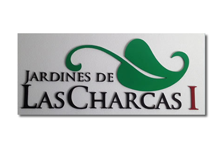 Rótulos personalizados para interior y exterior, en la medida y material más conveniente según el área de instalación.